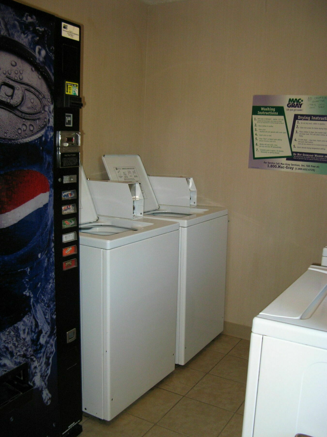 Handys Extended Stay Suites كولشستر المظهر الخارجي الصورة